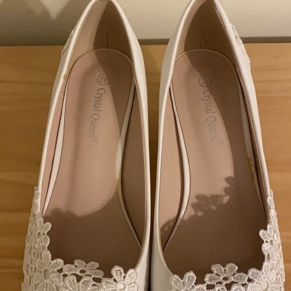 Ivory Lace Leather Low Heels, Size 9 (42) - Picture 12 of 12